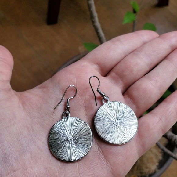 New Handmade Silver Celtic Triquetra Triangle Earrings - Picture 4 of 4